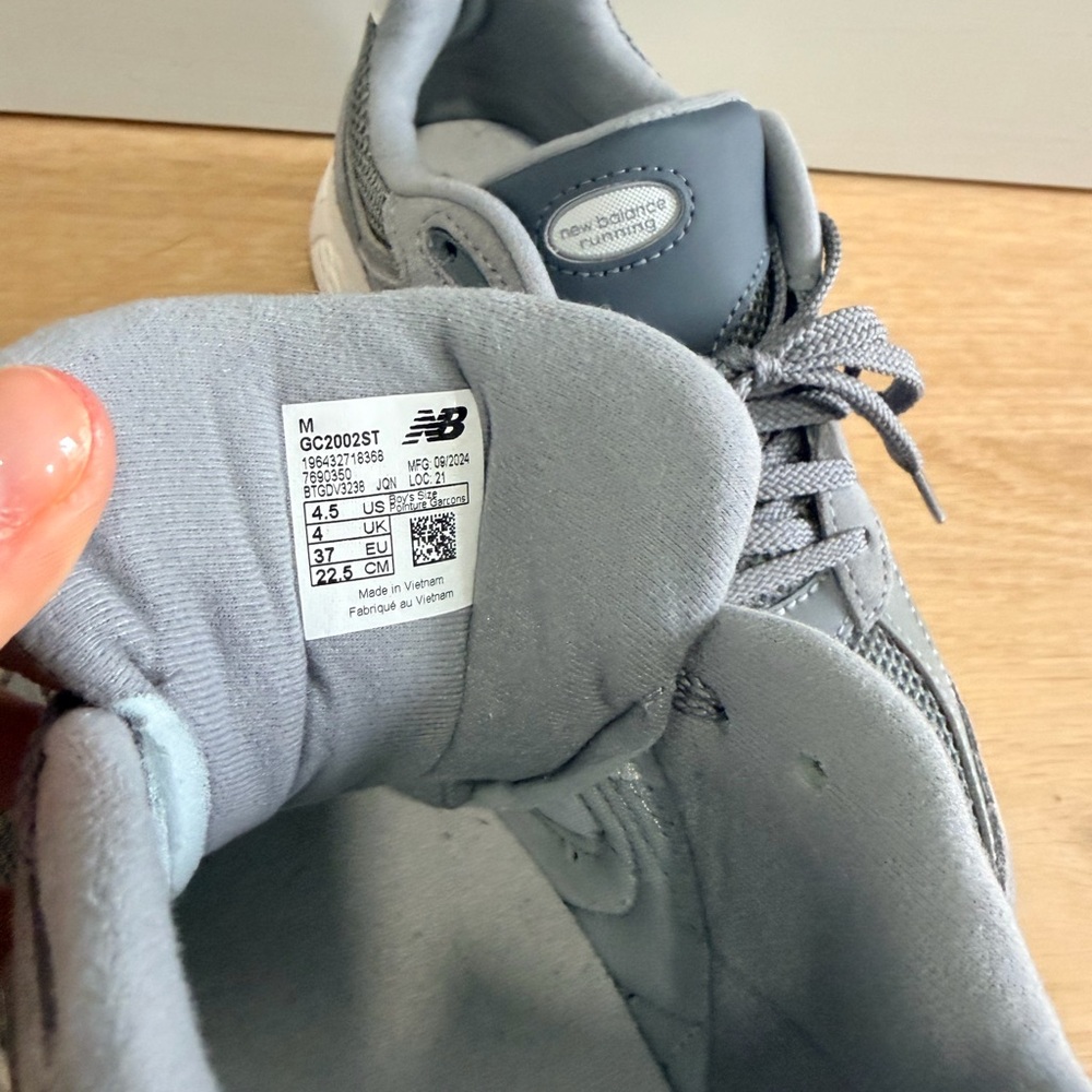 New Balance 2002R Grey Mesh Suede Sneakers 6.5W/4.5Kids Worn Once - Picture 6 of 9